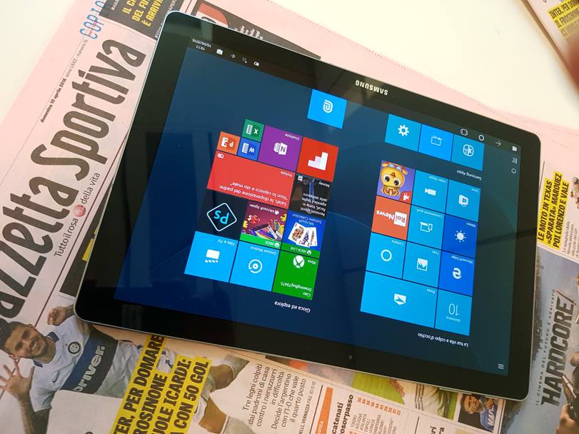 Il Tab Pro S  touch screen: staccato dalla tastiera si trasforma in un vero e proprio tablet